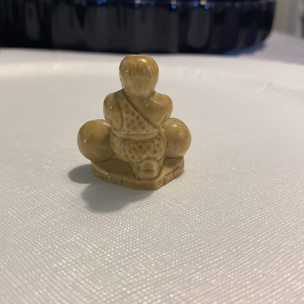 Wade of England Whimsy Miniature RingMaster StrongMan Circus FigurineCollectible - Picture 2 of 6